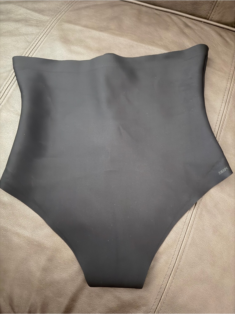 BNWT Skims Smoothing Shaping Thong